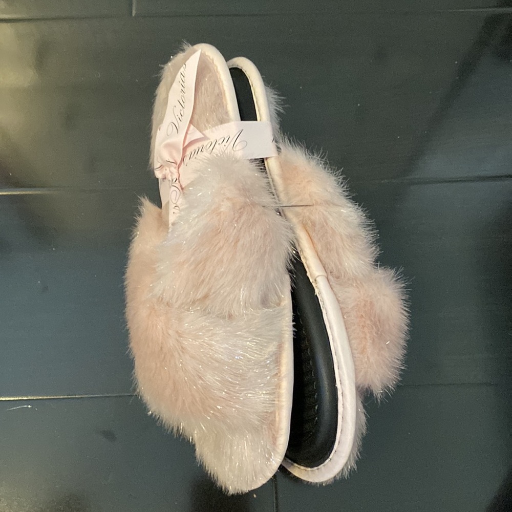 📌SOLD📌.   BNWT- Victoria’s Secret Pink Glitter House Slippers- Medium